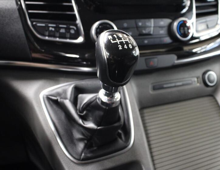 Ford Tourneo Custom 27