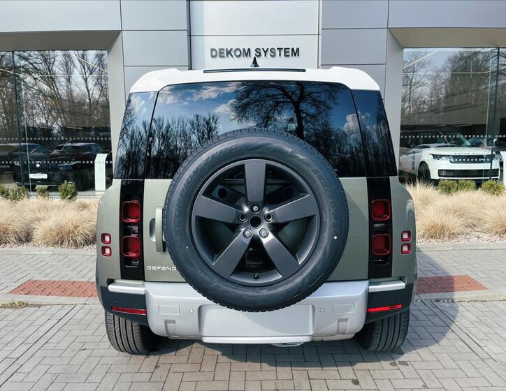 Land Rover Defender 7