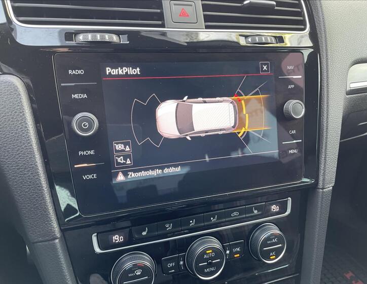 Volkswagen Golf 20