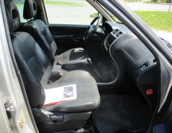 Nissan Terrano 12