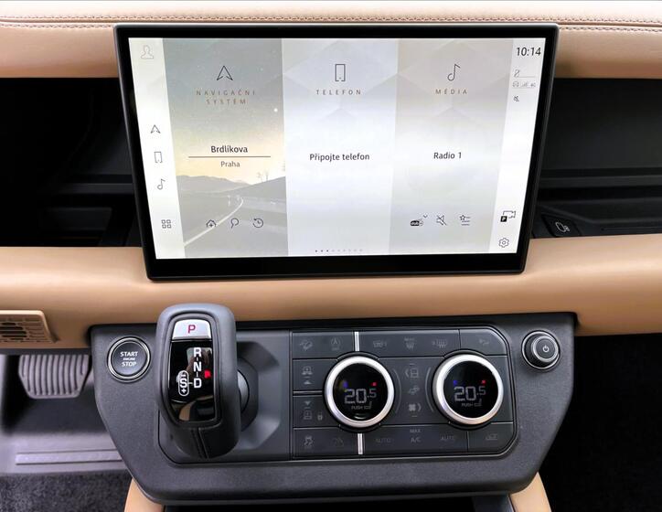 Land Rover Defender 17