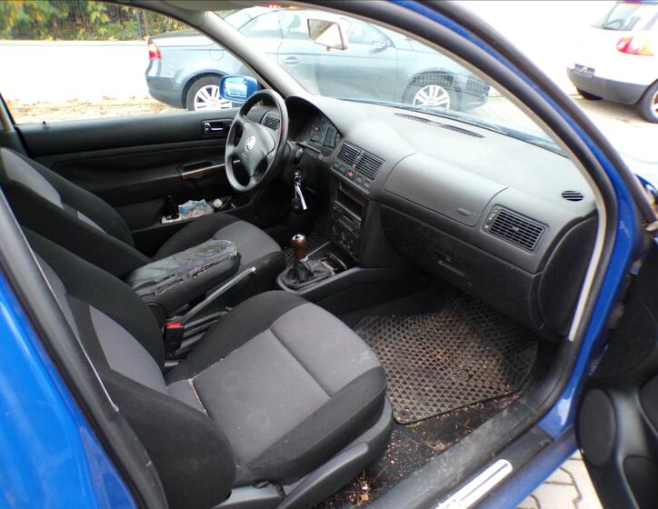 Volkswagen Golf 12