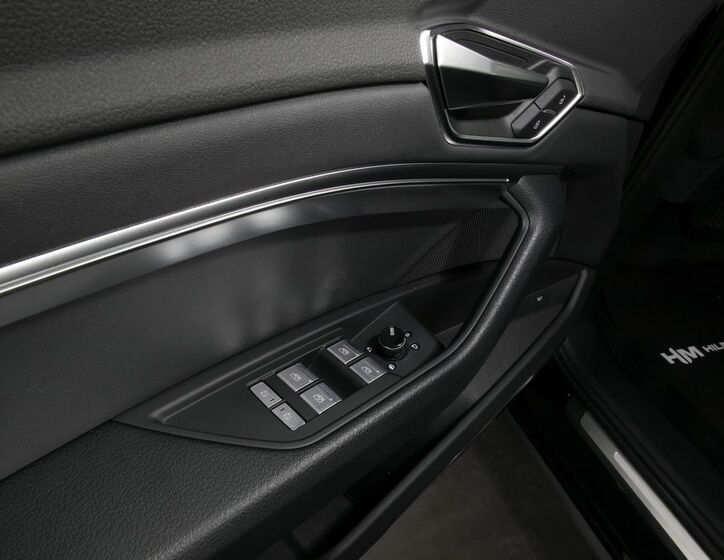 Audi e-tron 16