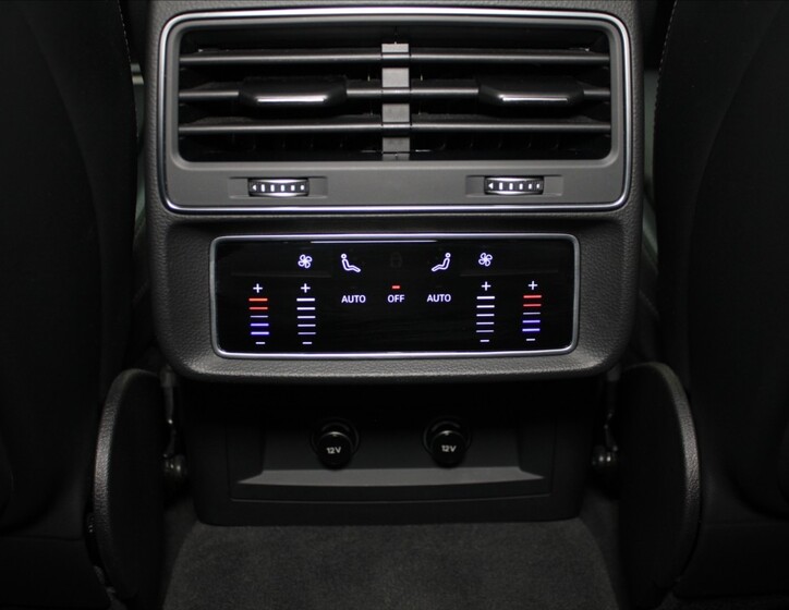 Audi Q8 28