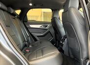 Jaguar F-Pace 32