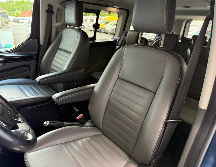 Ford Tourneo Custom 10
