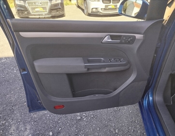 Volkswagen Touran 11