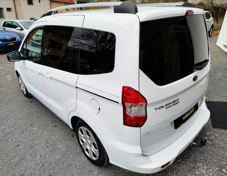 Ford Tourneo Courier 3