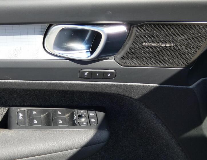 Volvo XC40 9