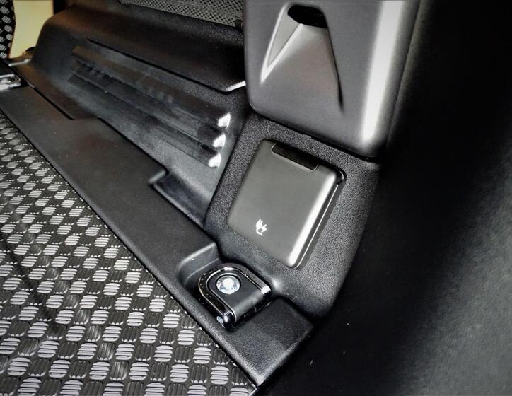 Land Rover Defender 42