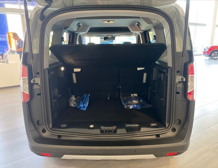 Ford Tourneo Courier 12