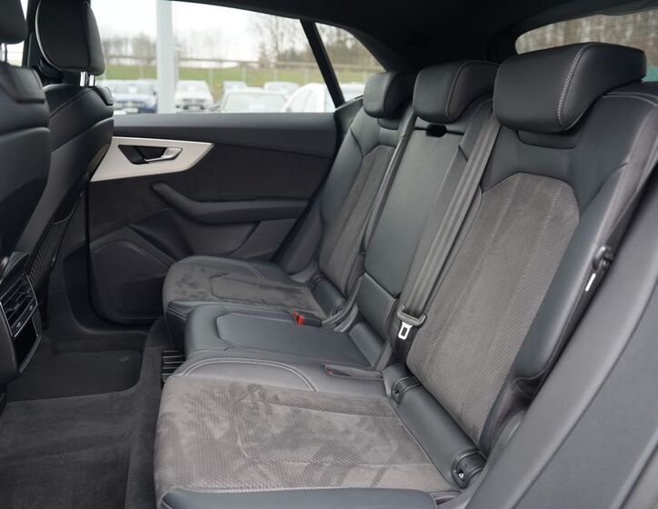 Audi Q8 19