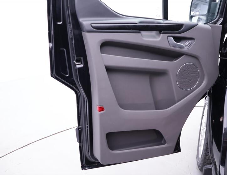 Ford Tourneo Custom 11
