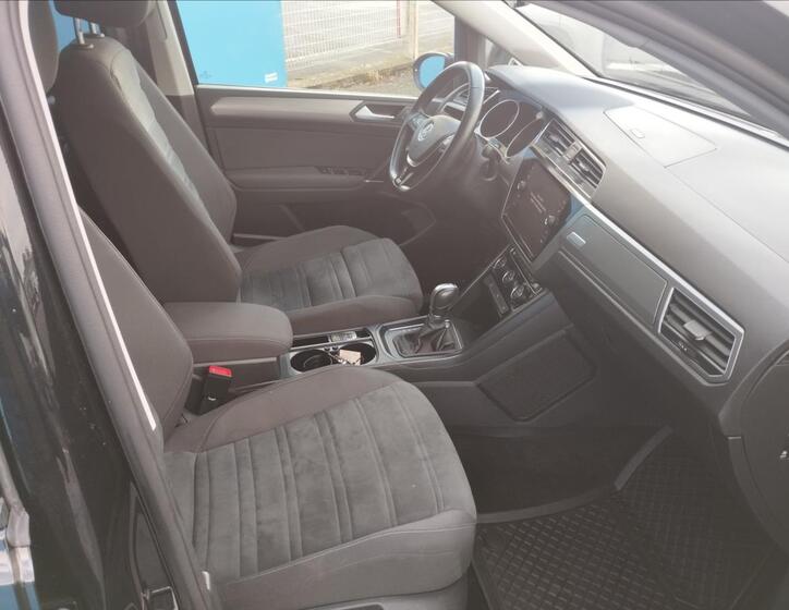 Volkswagen Touran 8