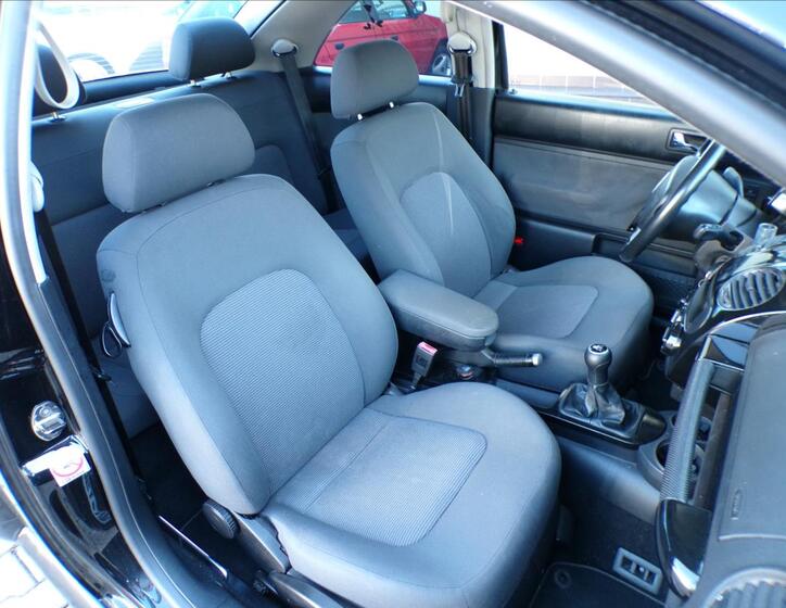 Volkswagen New Beetle 17