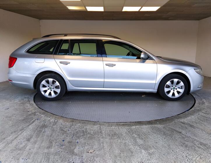 Škoda Superb 8
