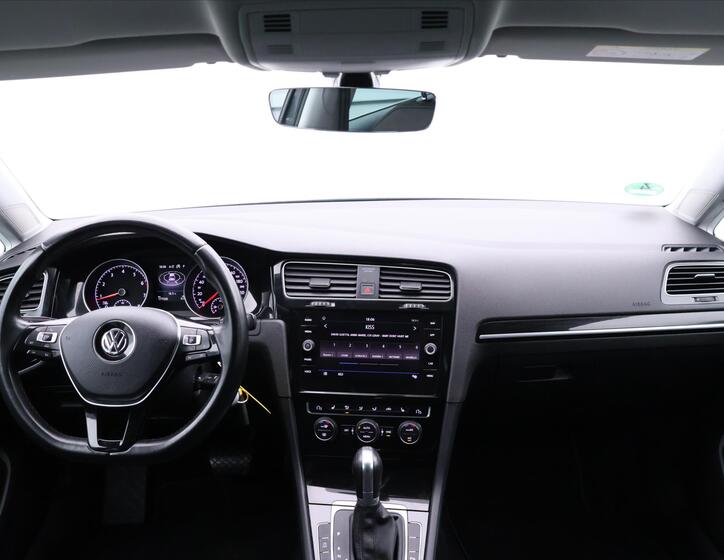 Volkswagen Golf 24