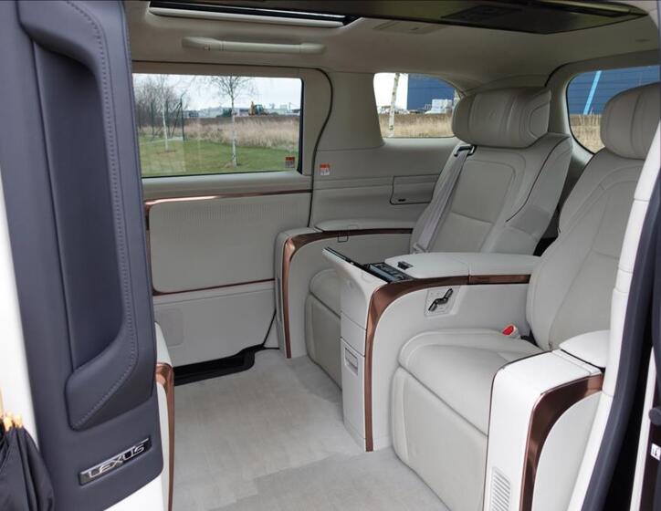 Lexus LM 350h 12