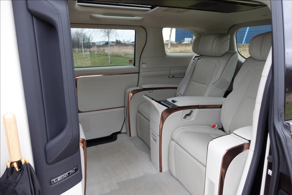Lexus LM 350h