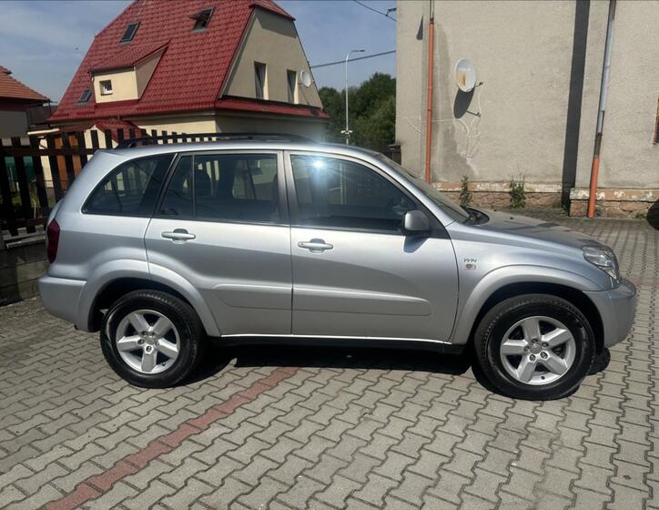 Toyota RAV4 2