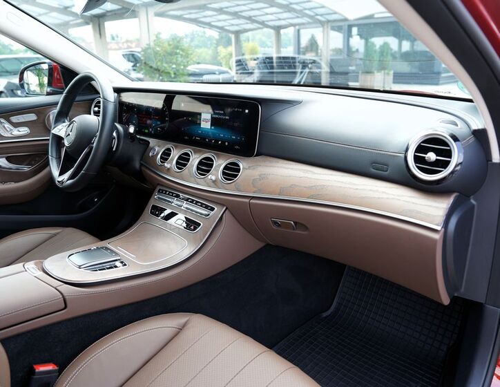 Mercedes-Benz Třídy E 28