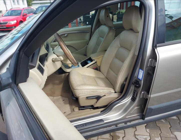 Volvo XC70 10