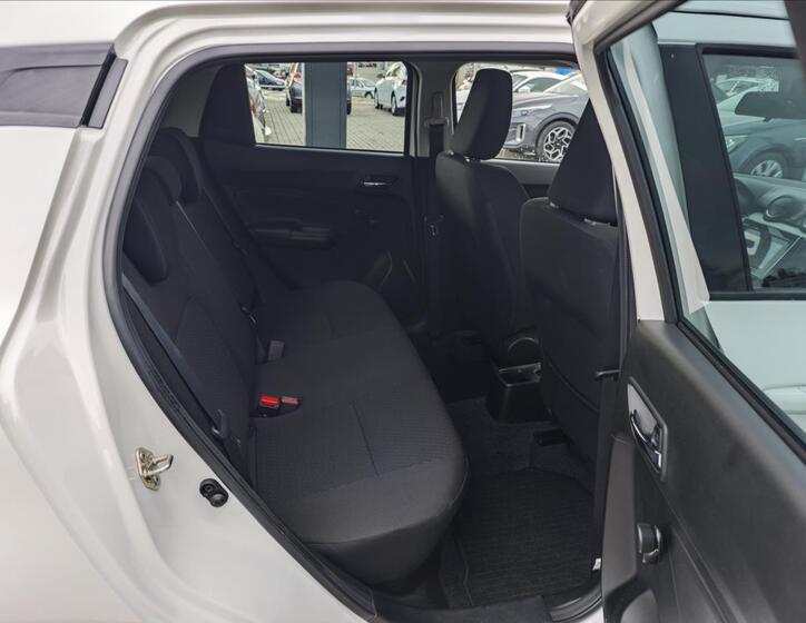 Suzuki Swift 13