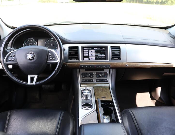 Jaguar XF 33