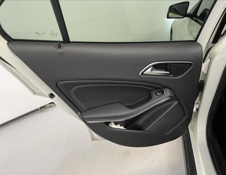 Mercedes-Benz GLA 25