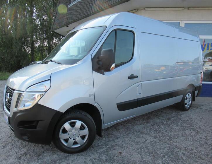 Nissan NV400 1