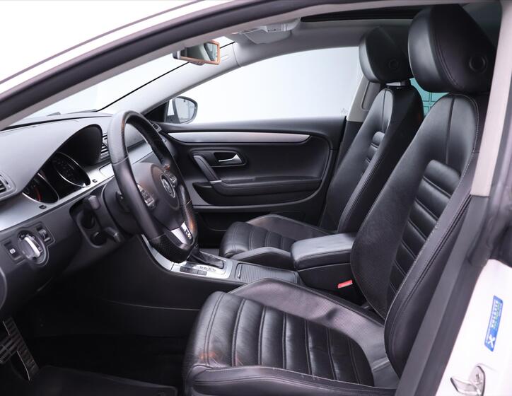 Volkswagen Passat CC 11