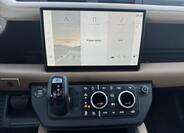 Land Rover Defender 13
