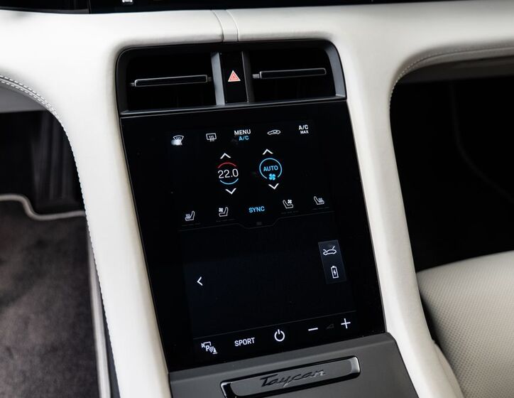 Porsche Taycan 13