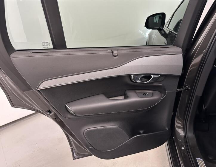 Volvo XC90 28
