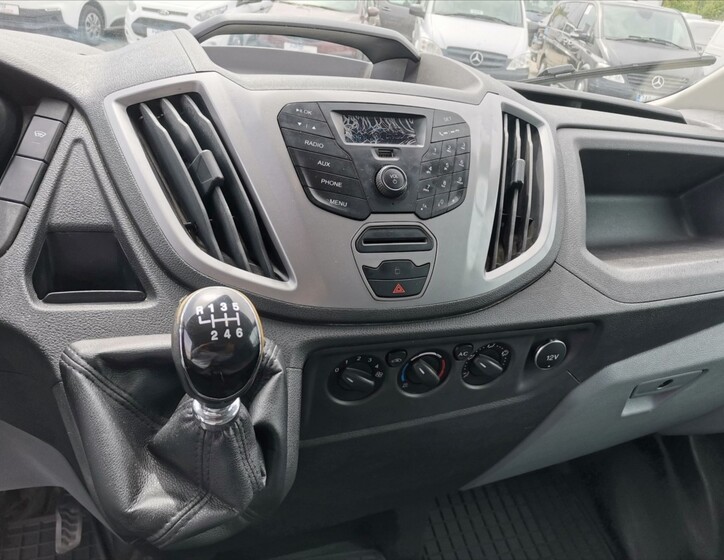 Ford Transit 9