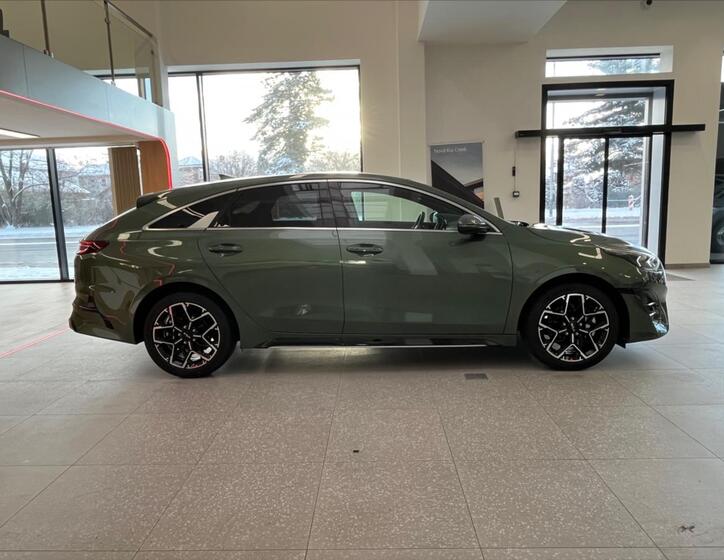 KIA ProCeed 4