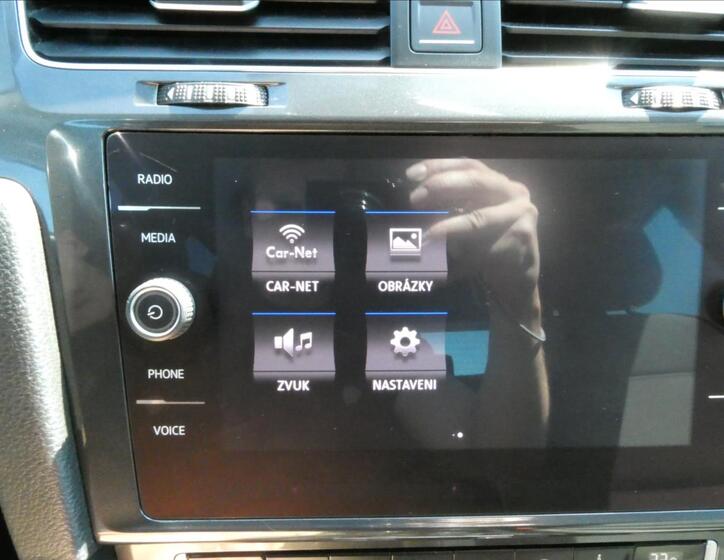 Volkswagen Golf 77