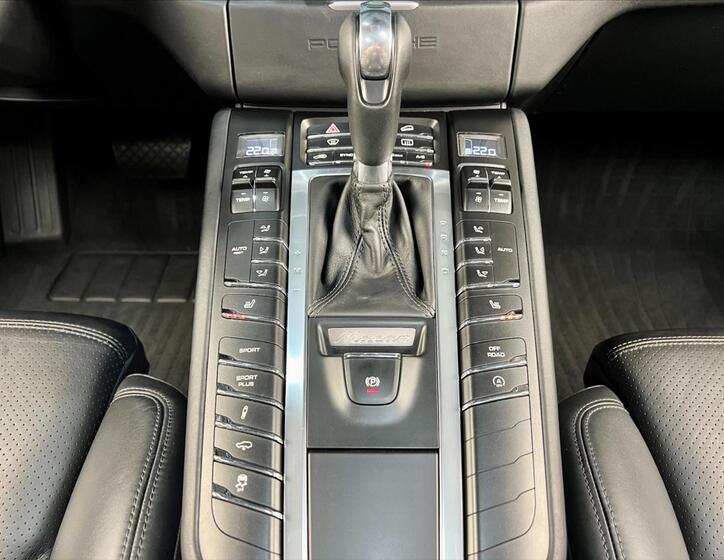 Porsche Macan 20