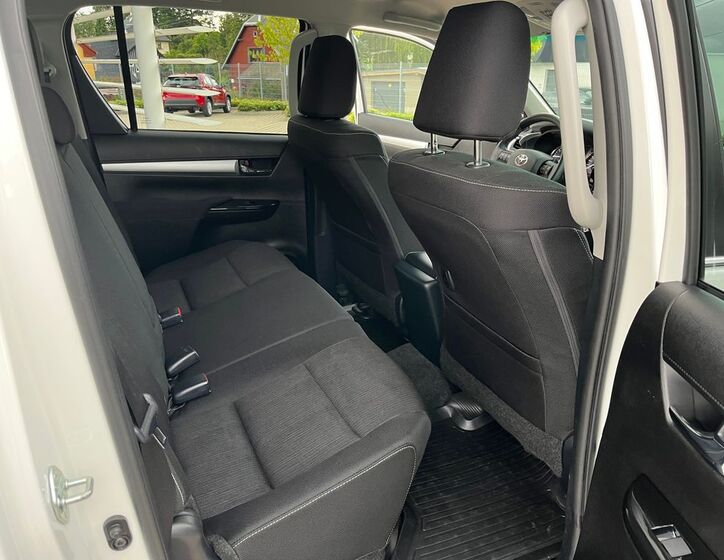 Toyota Hilux 16