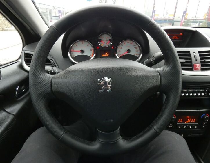 Peugeot 207 30
