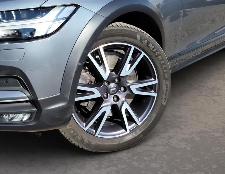 Volvo V90 6