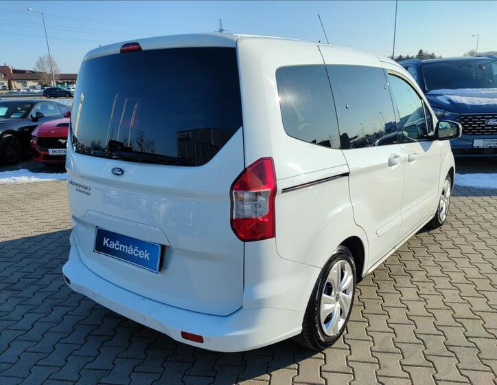 Ford Tourneo Courier 5