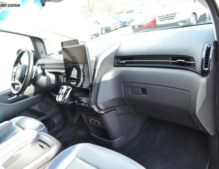 Hyundai Staria 18