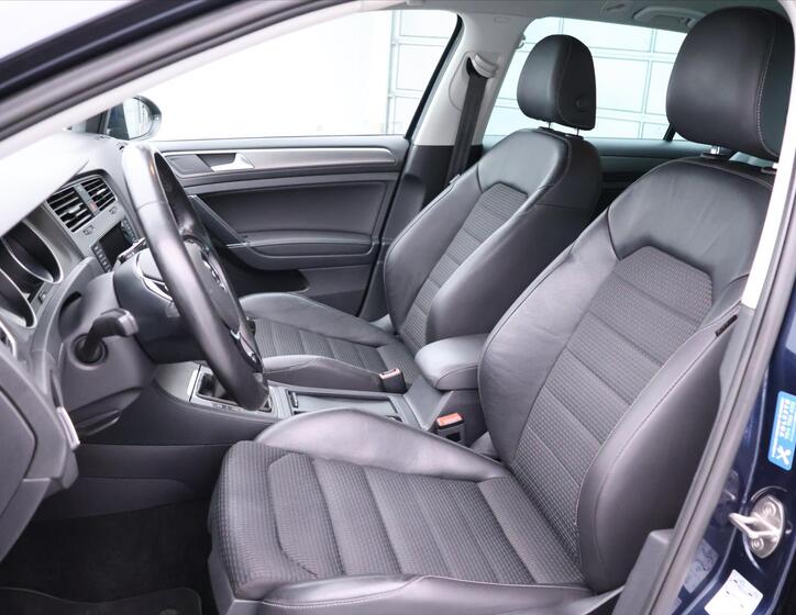 Volkswagen Golf 11
