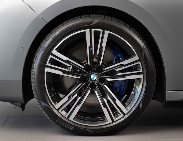 BMW i7 6