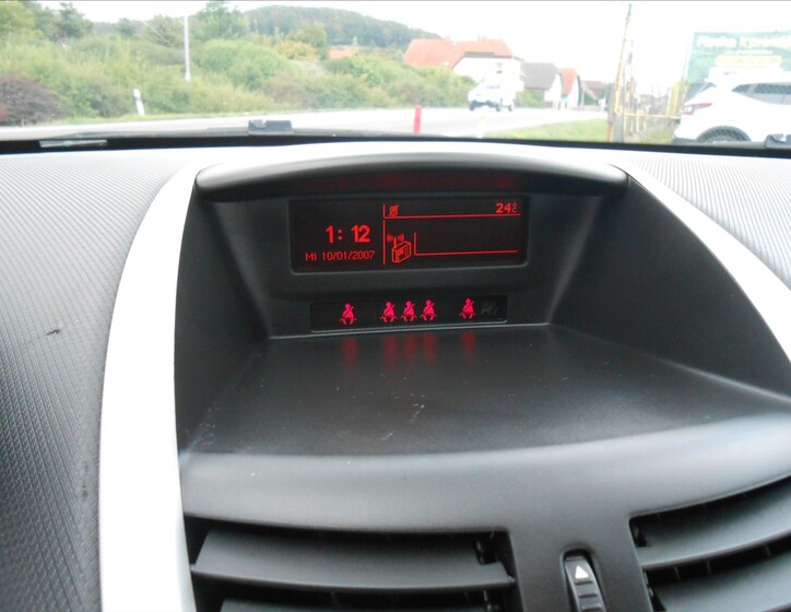 Peugeot 207 13