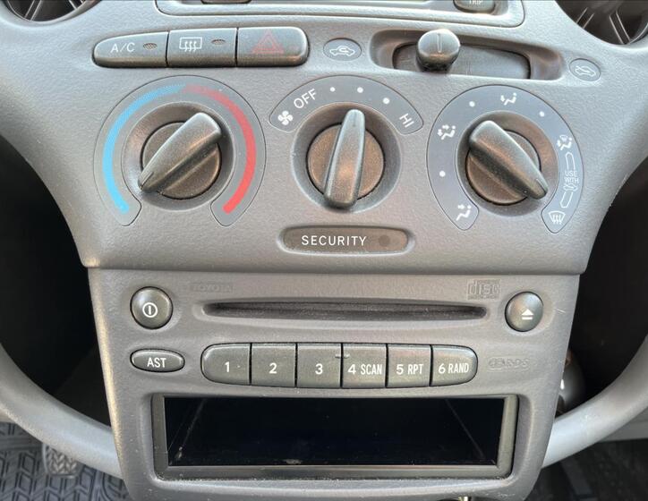Toyota Yaris 14