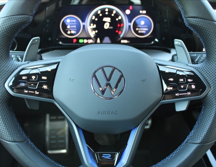 Volkswagen Golf 13