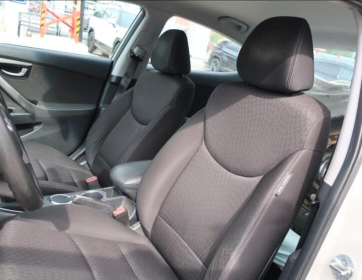 Hyundai Elantra 10
