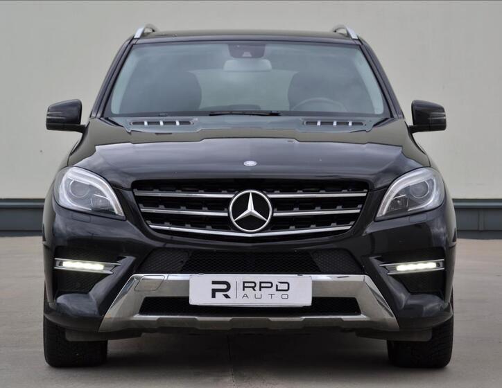 Mercedes-Benz Třídy M 8
